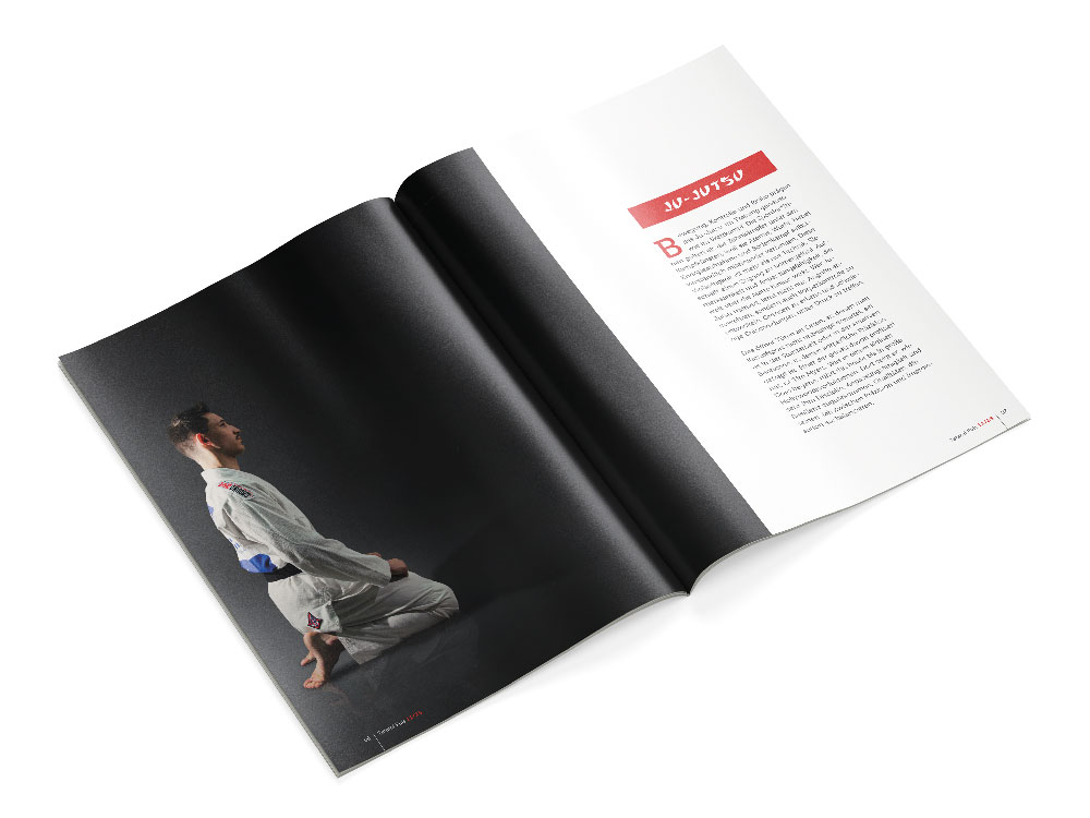 Ein Dppelseiten Magazin Mockup, mit dem Begin der Startseite.