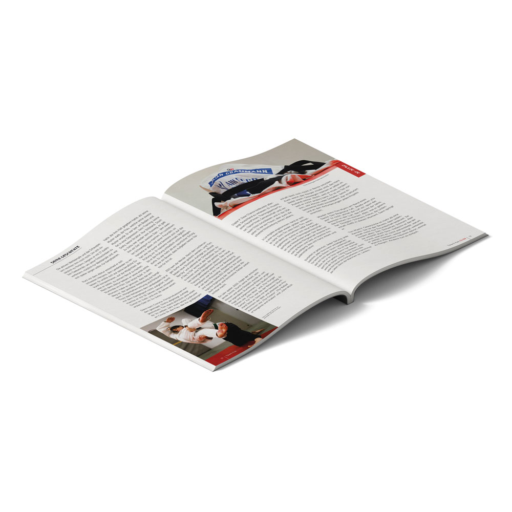 Ein Dppelseiten Magazin Mockup, mit der Artikelseite.